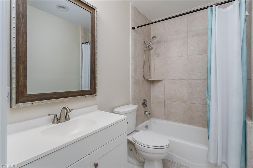 Guest bath with tub/shower
