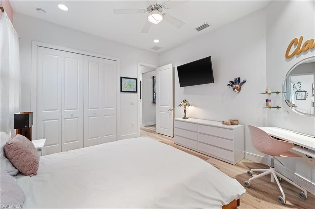 Bedroom featuring visible vents, light wood-style flooring, recessed lighting, and a closet