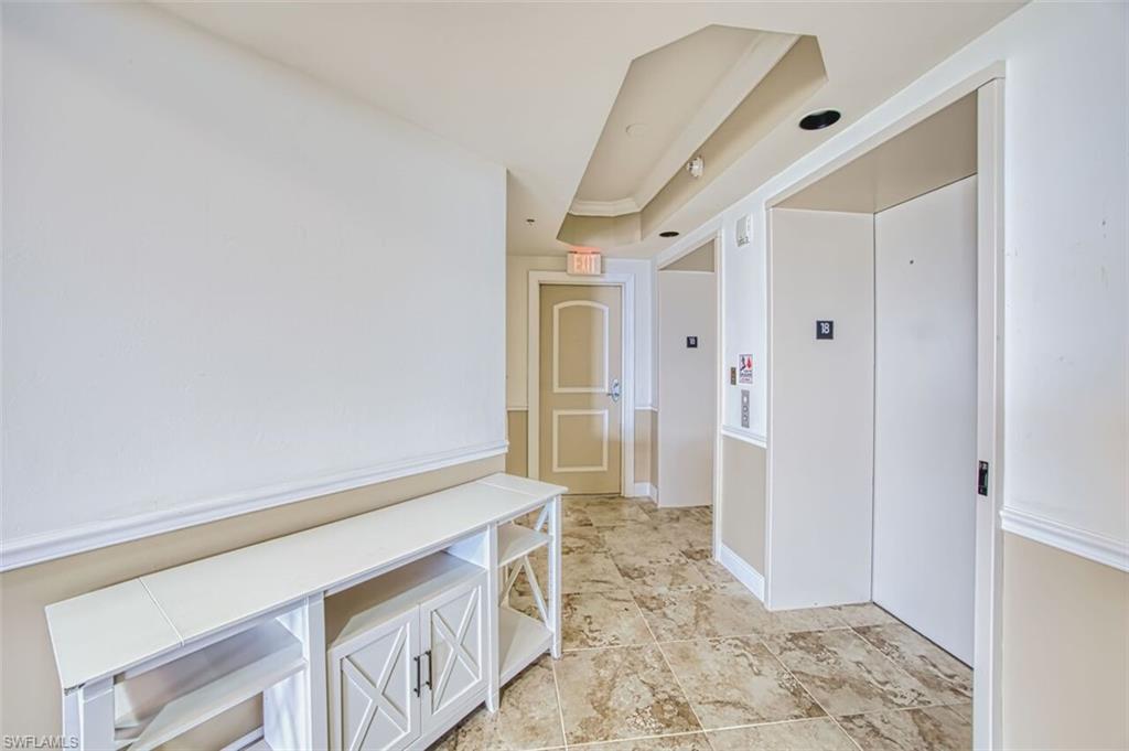 Hall featuring elevator