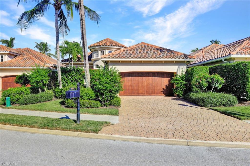 Mediterranean / spanish house with a garage