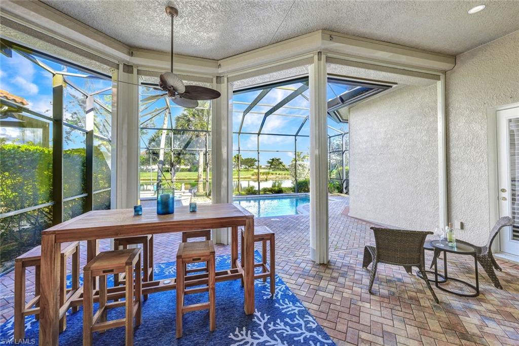 Sunroom / solarium with ceiling fan