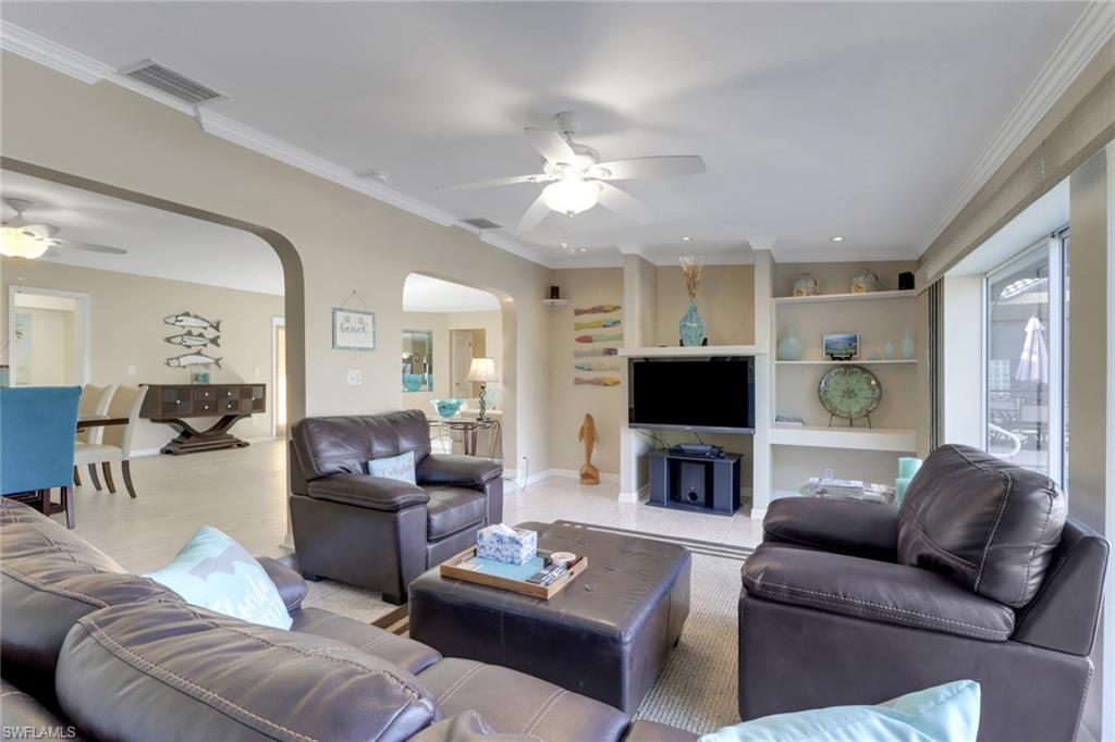 562 Goldcoast CT photo 6