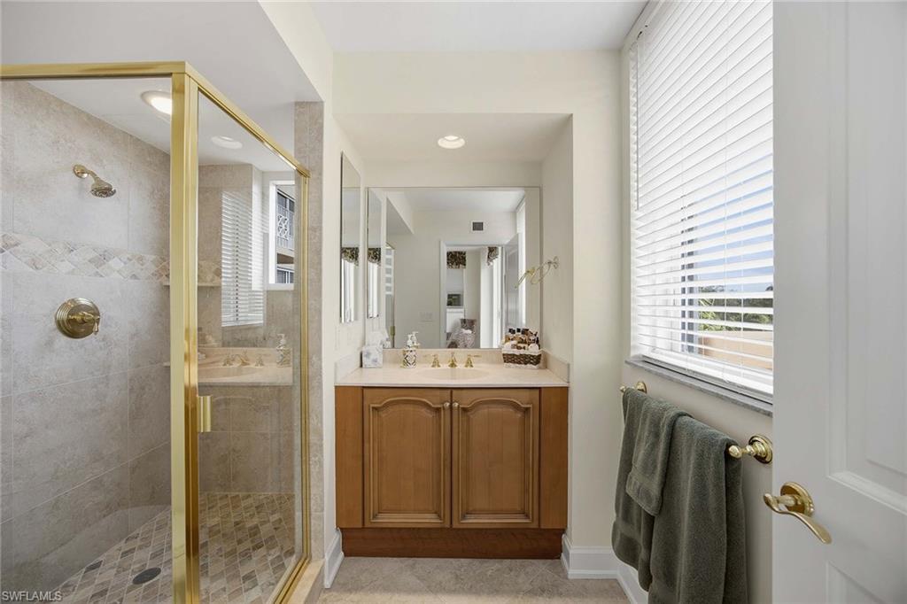 6597 Nicholas BLVD E 405 photo 24