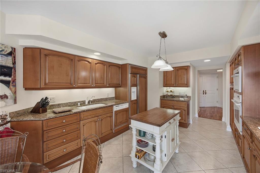 6597 Nicholas BLVD E 405 photo 11