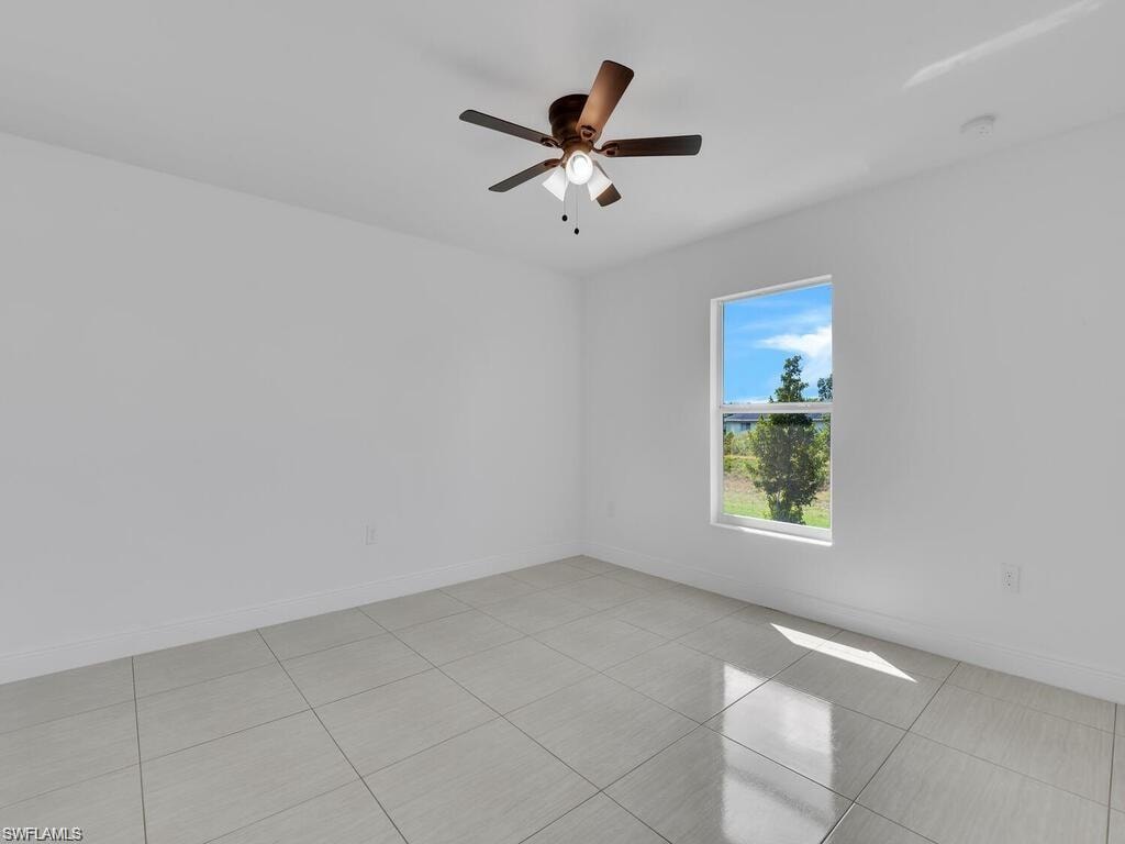 716/718 Harry AVE S photo 13