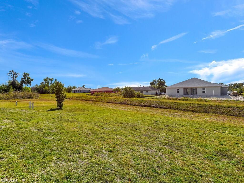 View of grassy yard