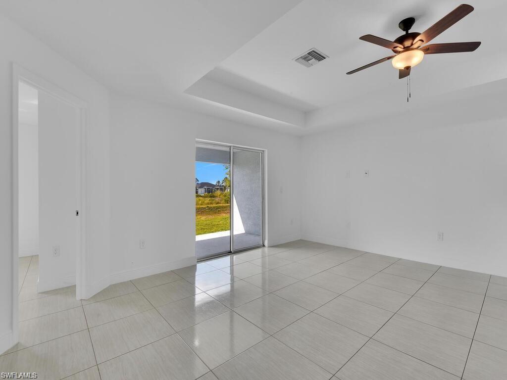 Living/dining area