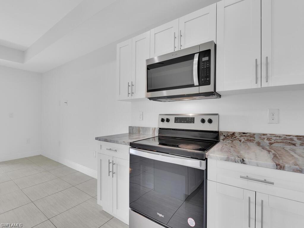 716/718 Harry AVE S photo 8
