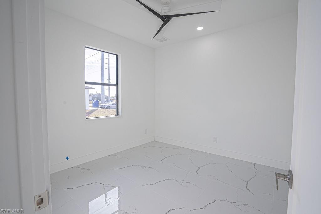 405 Kismet PKWY E photo 32