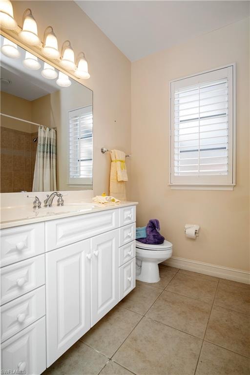 Second Southern Lit Bathroom with Plantation Shutters Combo Tub/Shower
