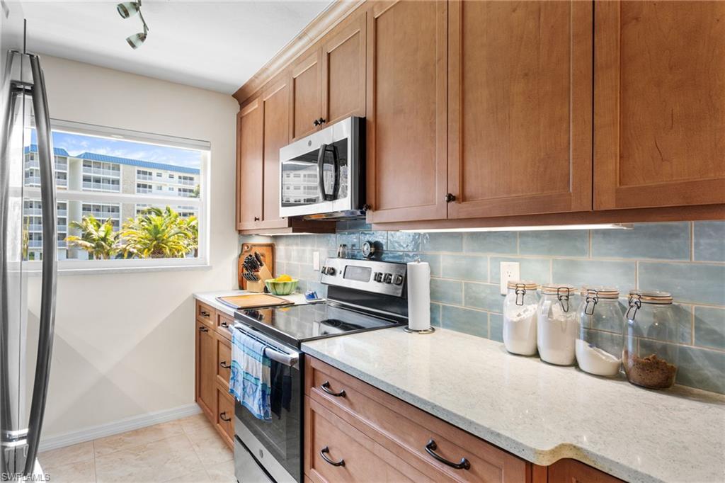 Plenty of storage in the  extended kitchen cabinets and drawers!