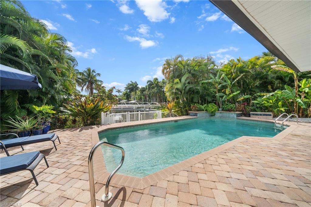 1030 Aqua LN