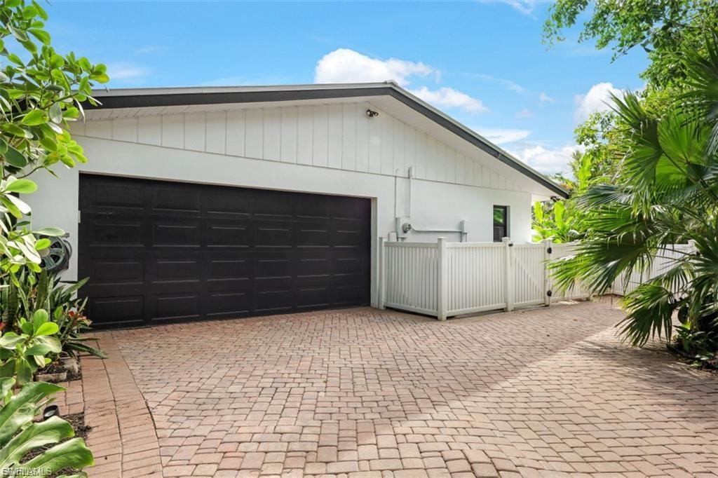 1030 Aqua LN photo 29