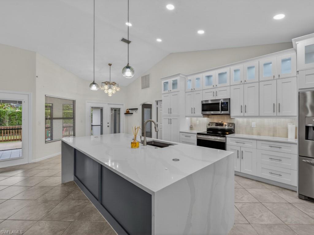2264 Outrigger LN