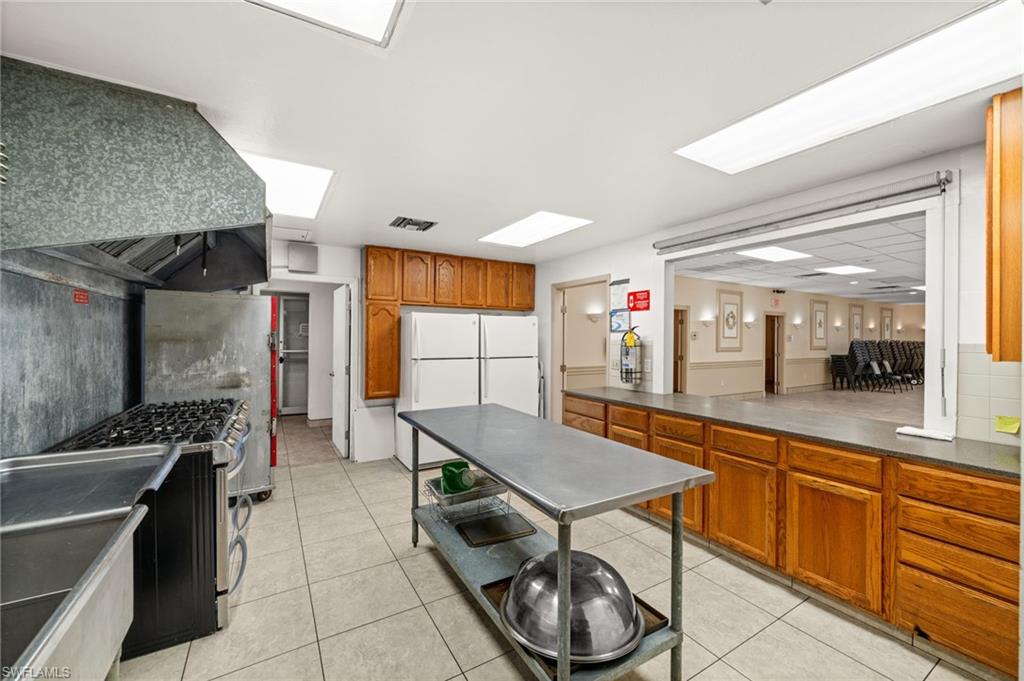 Full Kitchen with Serving Area