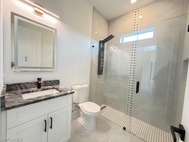 Unfurnished bedroom featuring a ceiling fan and a closet
