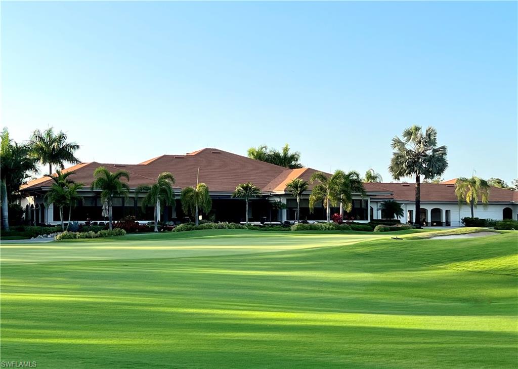Clubhouse with indoor and outdoor dining options