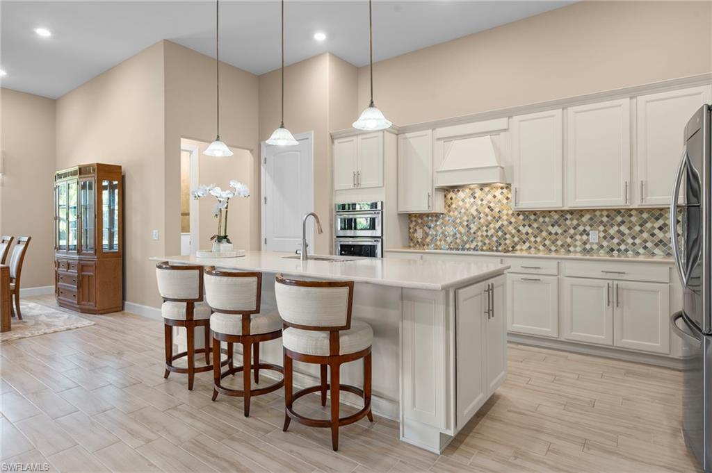 Oversized Island w/Quartz Countertops