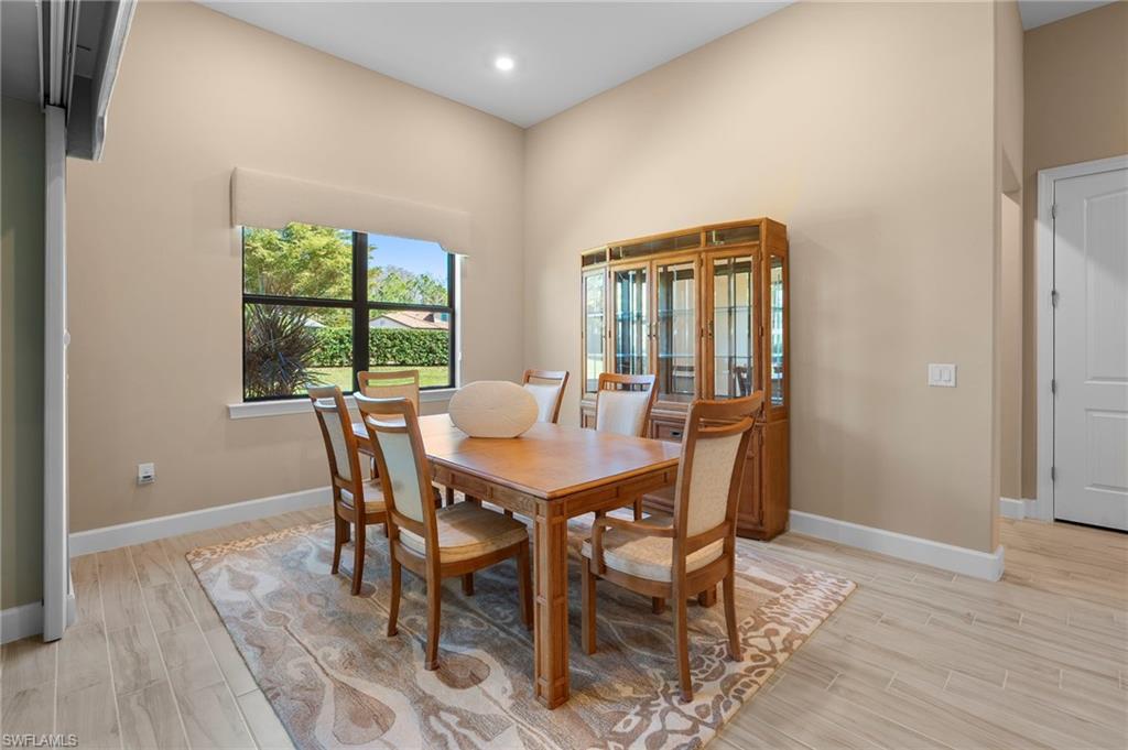 Dining Area between lanai and Kitchen