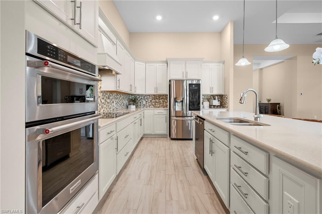 Gourmet Kitchen w/Built-in Appliances