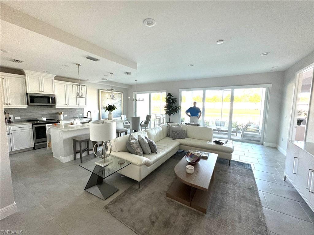 2555 Seychelles DR 402 photo 6
