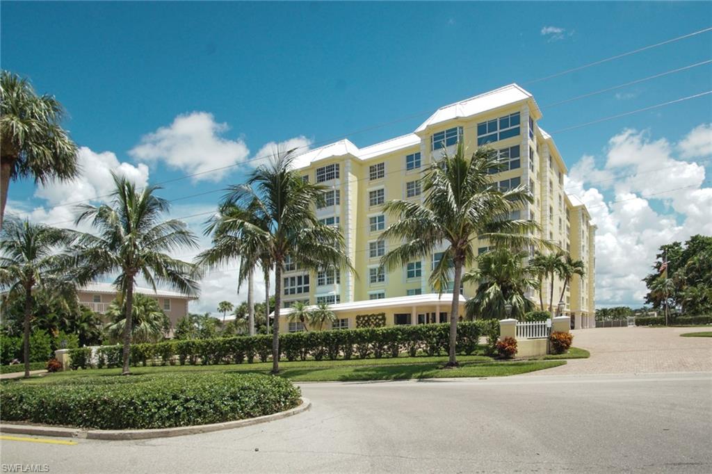 View of apartment building / complex