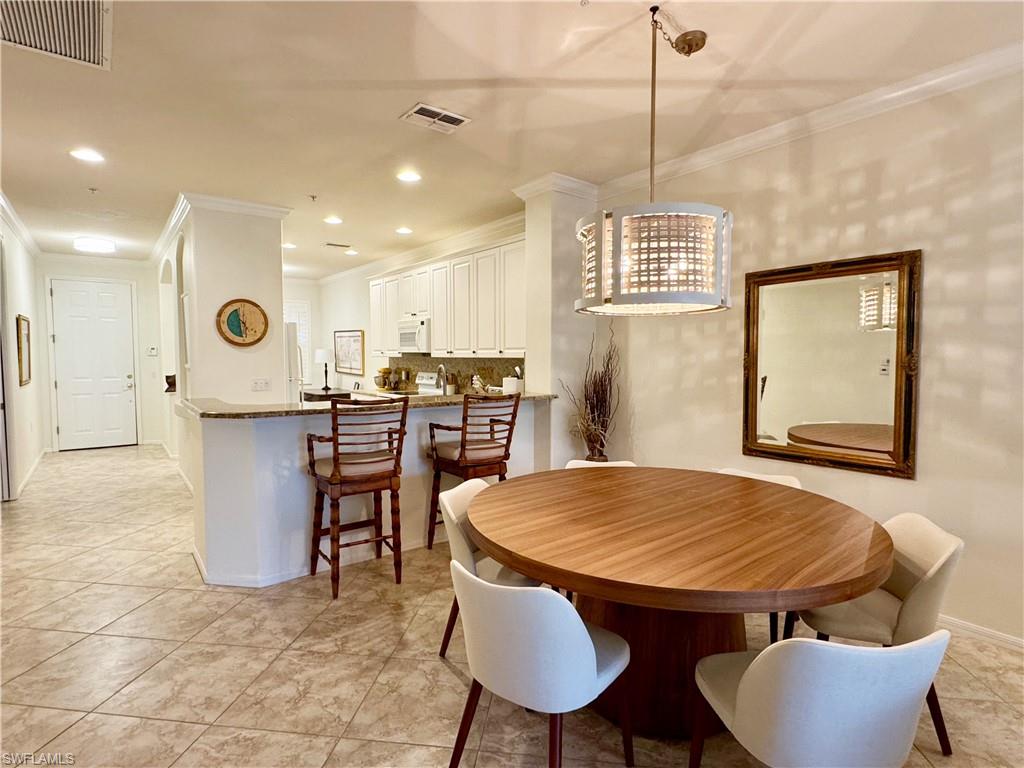 4884 Hampshire CT 7-104