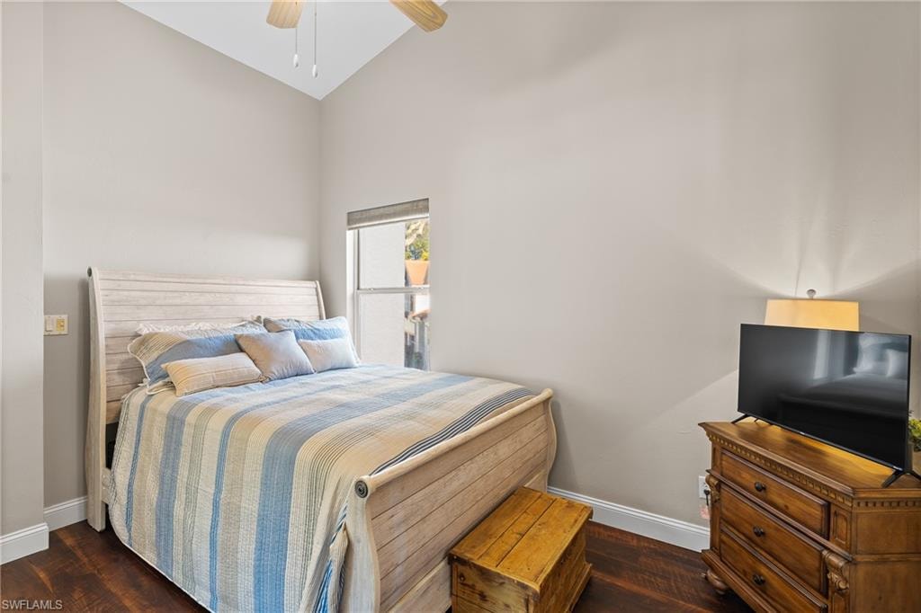 541 Windsor SQ photo 23