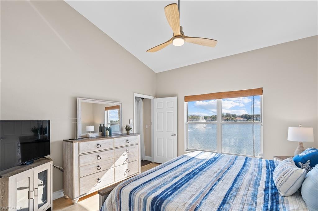 541 Windsor SQ photo 16