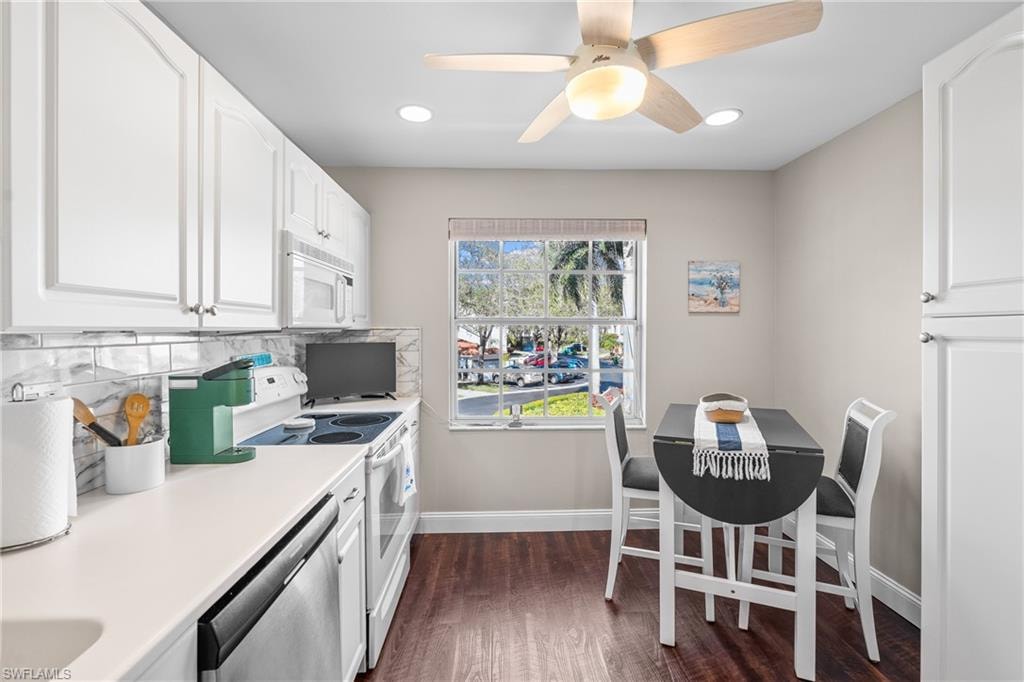 541 Windsor SQ photo 7