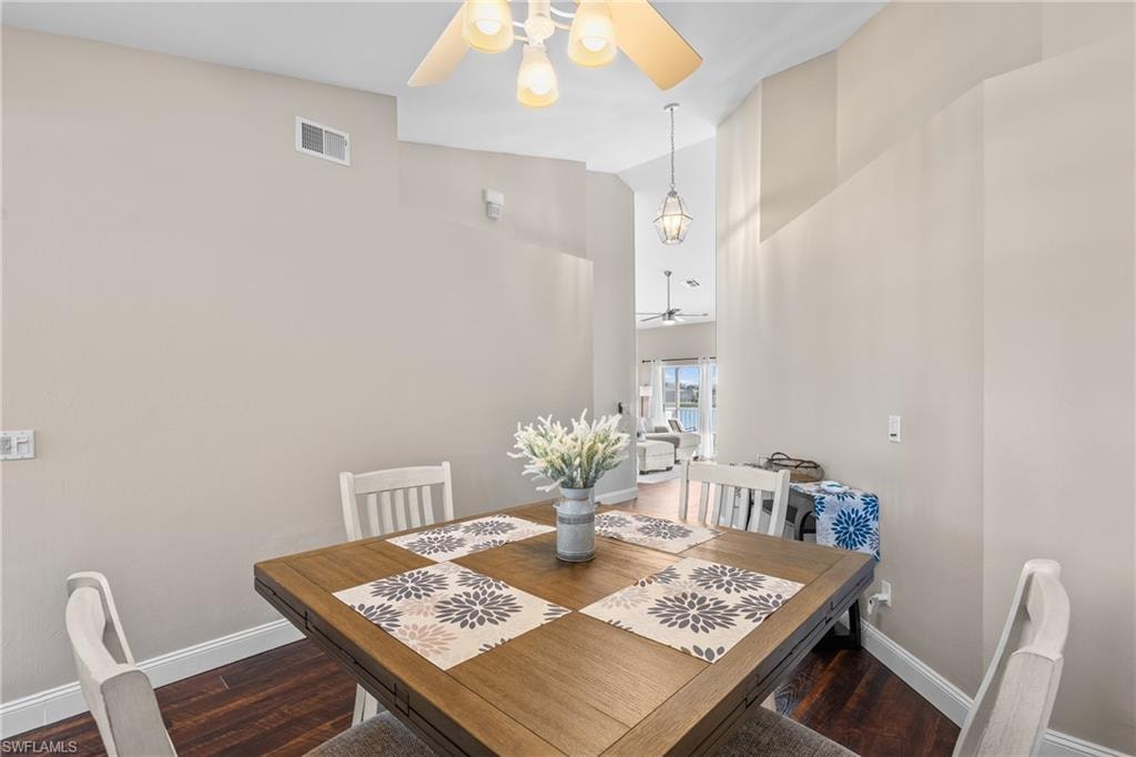 541 Windsor SQ photo 9