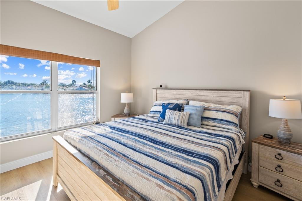 541 Windsor SQ photo 15