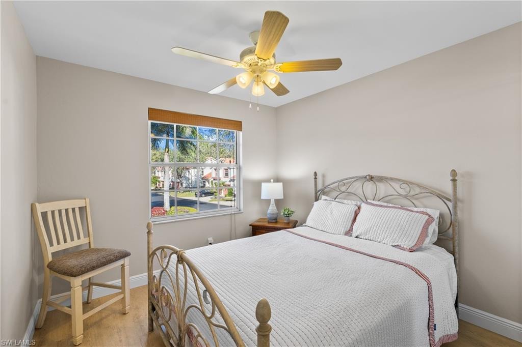 541 Windsor SQ photo 19