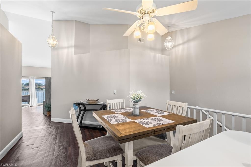 541 Windsor SQ photo 8