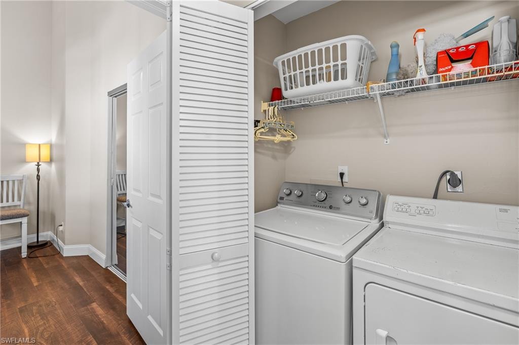 541 Windsor SQ photo 21