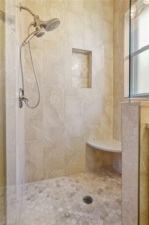 8103 Woodridge Pointe DR photo 16