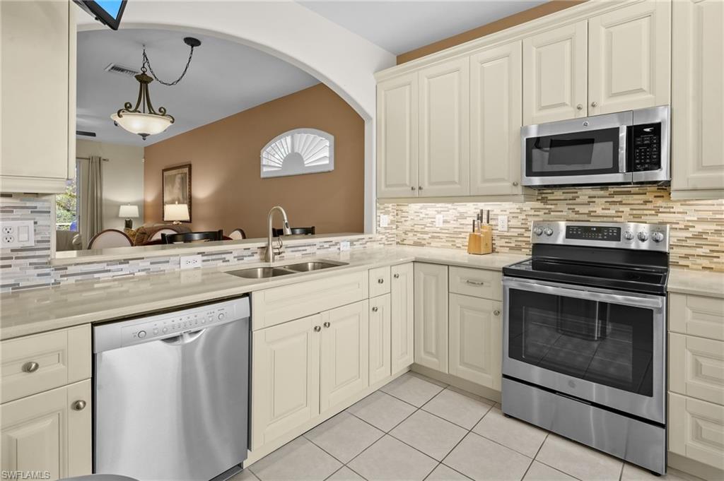 8103 Woodridge Pointe DR
