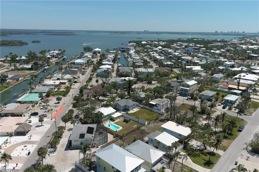 Bird's eye view featuring a residential view and a water view