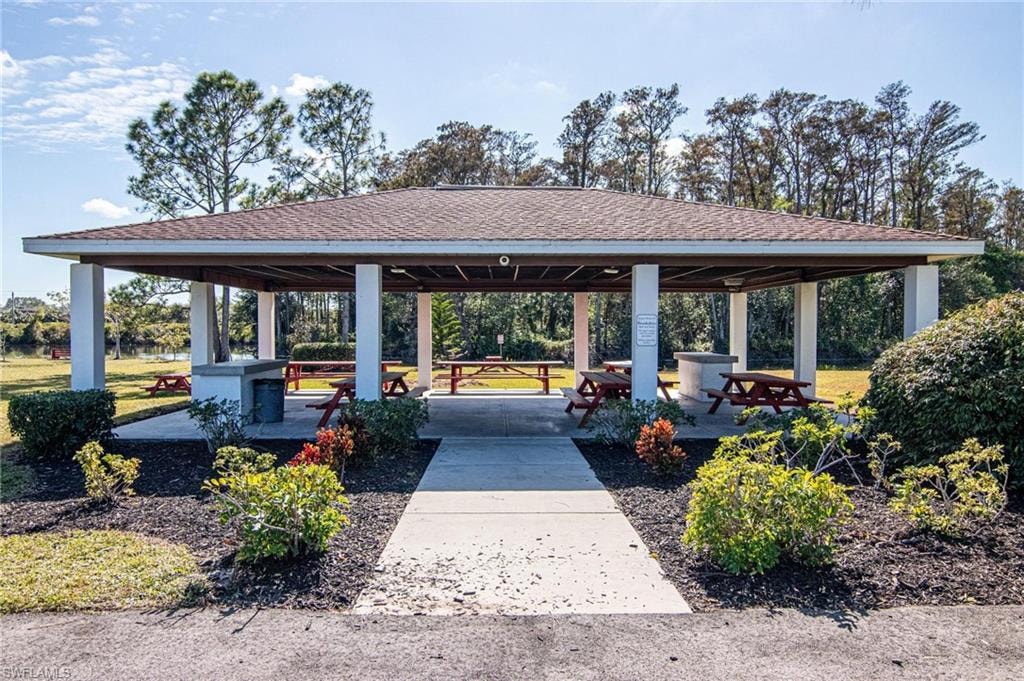 Surrounding community with outdoor Pavillion