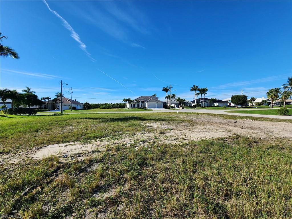 View of yard featuring a residential view
