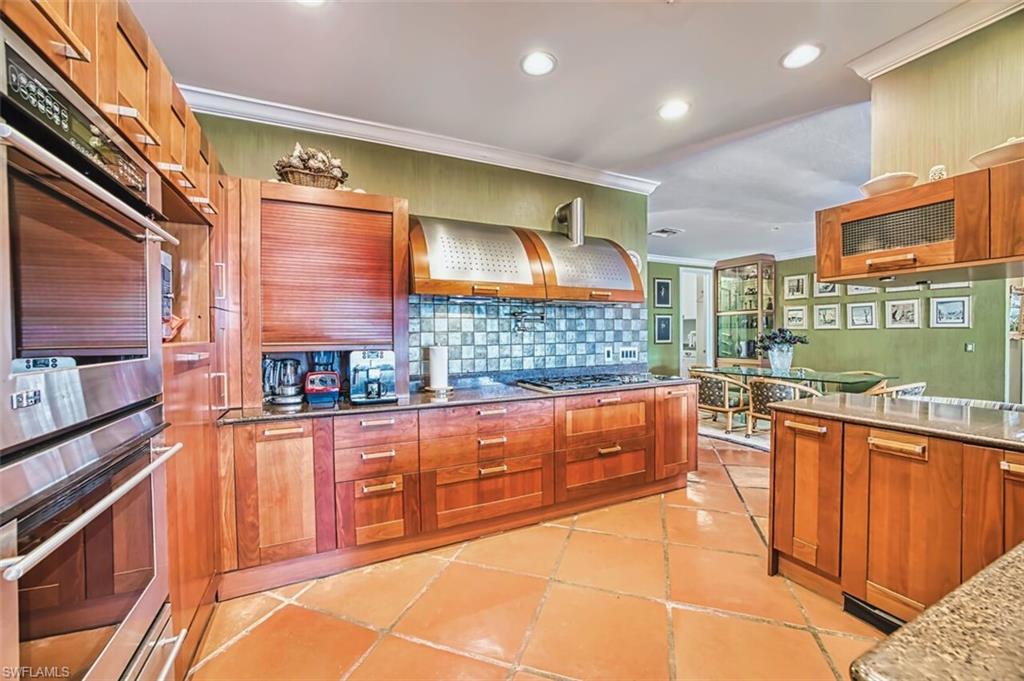 130 Montrose DR photo 17