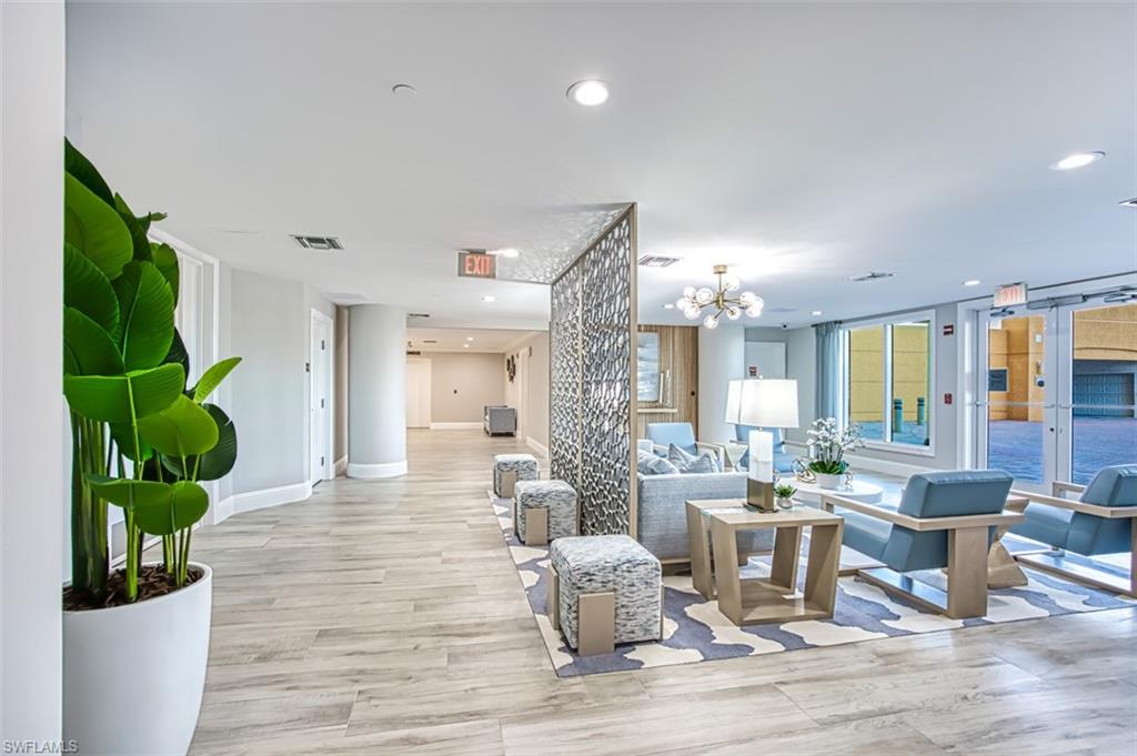 12601-Lobby