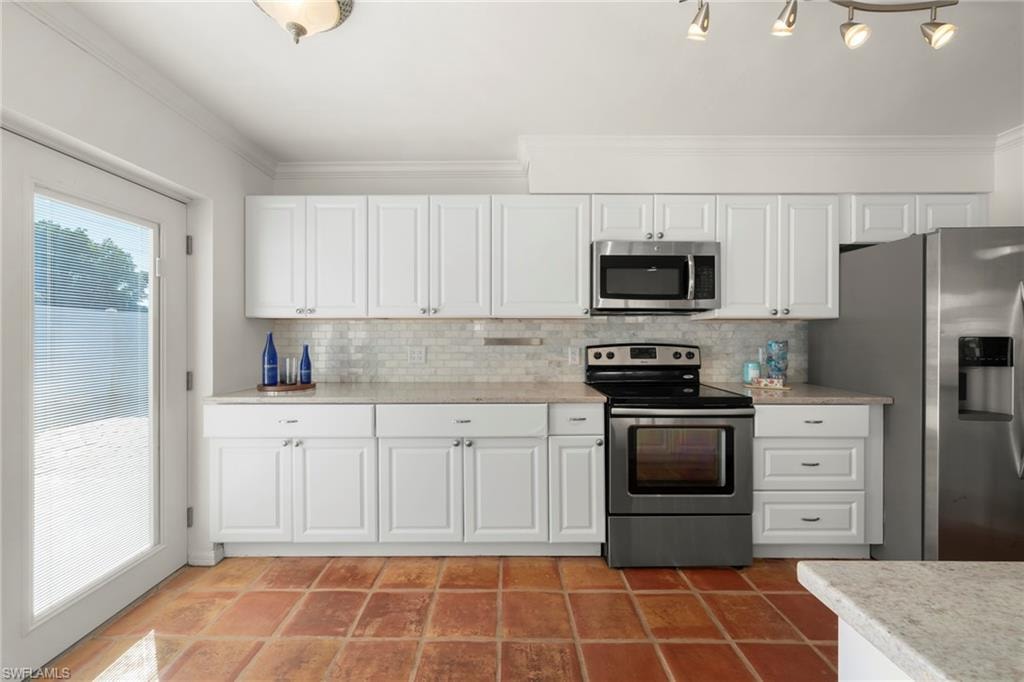 15068 Cloverdale DR photo 13
