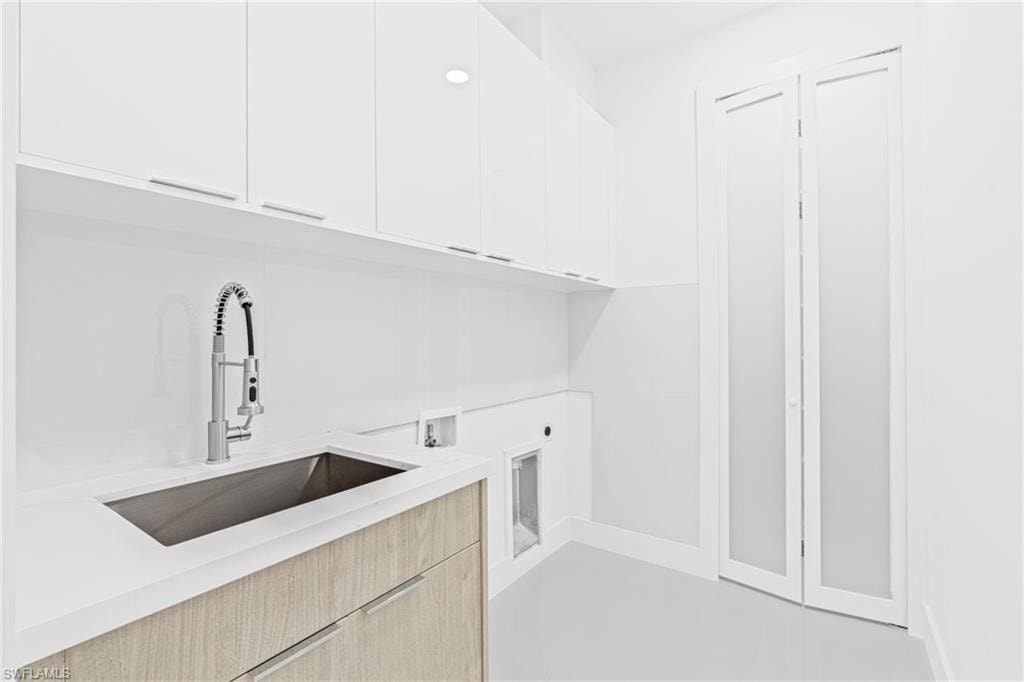 Laundry room featuring cabinet space and washer hookup
