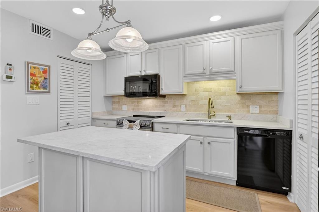 788 PARK SHORE DR B22 photo 9