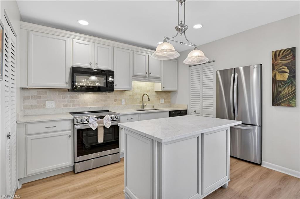 788 PARK SHORE DR B22 photo 8