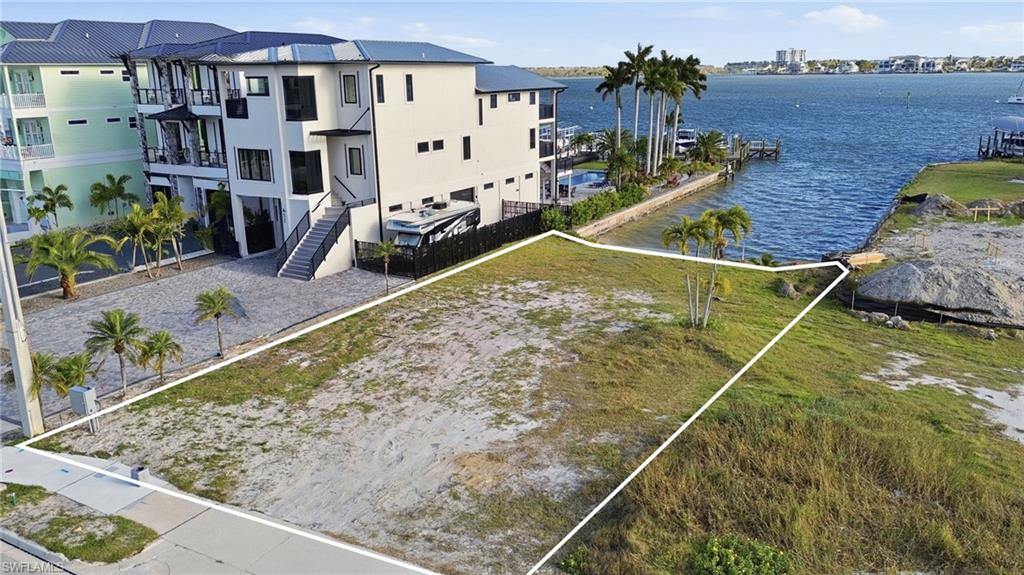 475 Estero BLVD