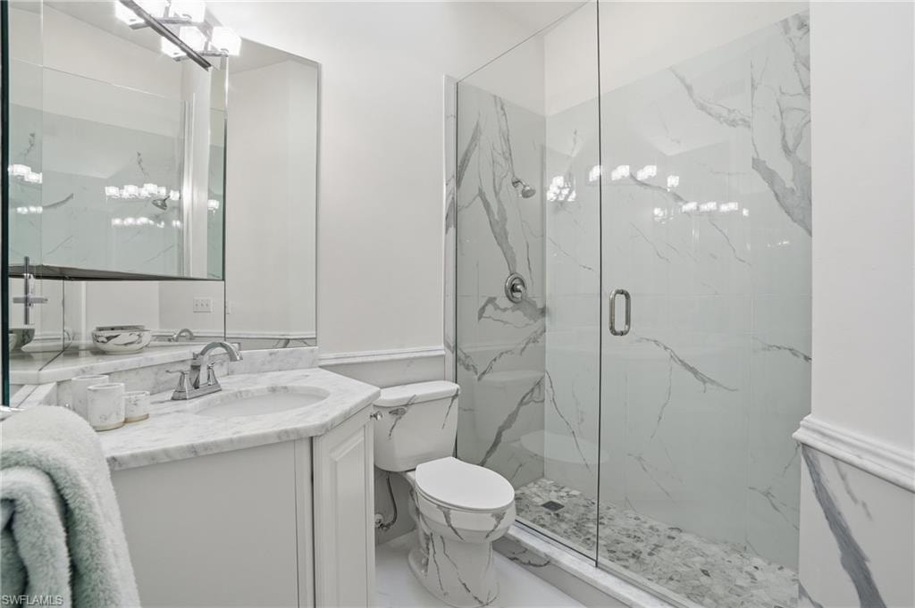 Guest shower, cleverly designed to suit your most discrimating guests