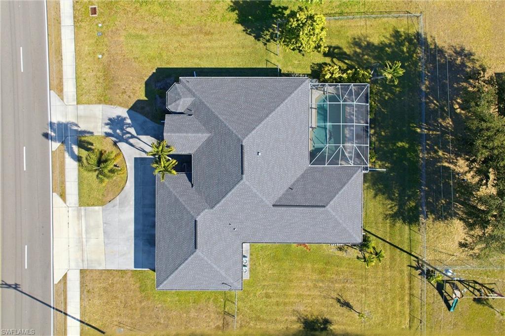Aerial view of property and surrounding area