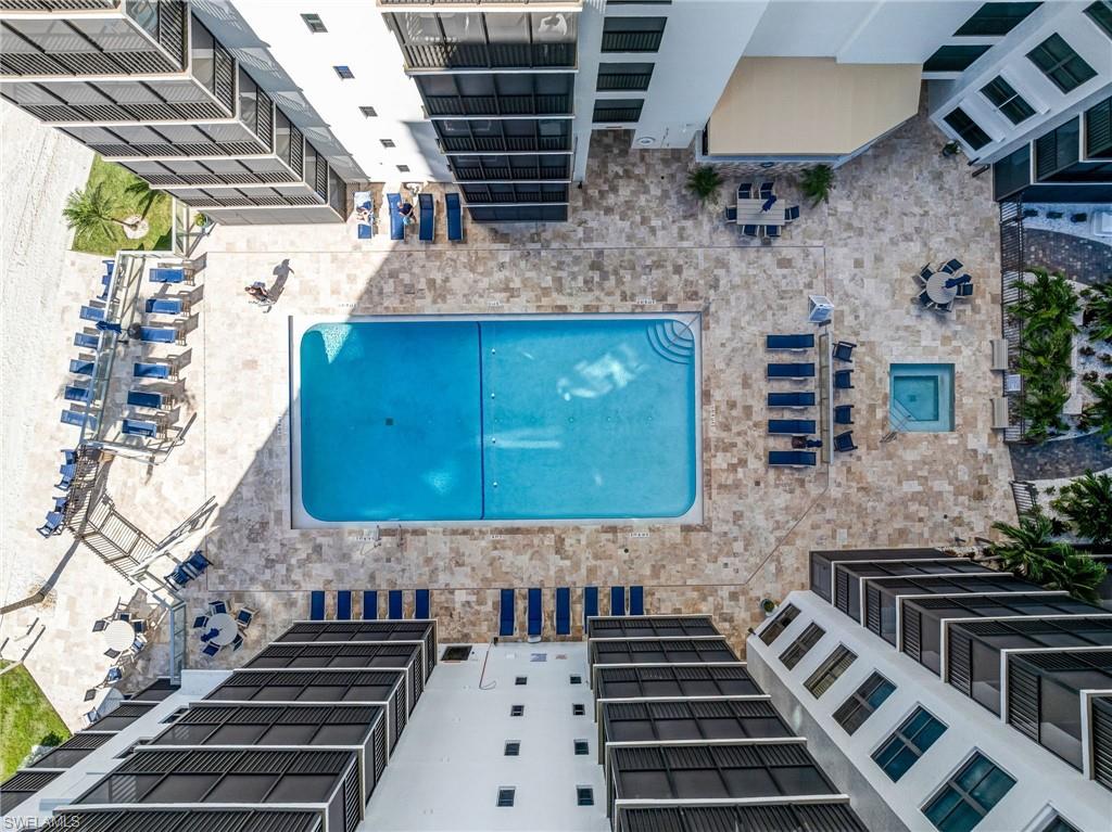 Bird's eye view of a pool & spa
